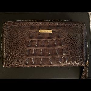 Brahmin wristlet